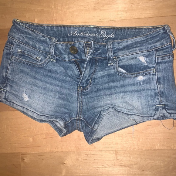 *SOLD* American Eagle Jean Shorts size 0 - Picture 1 of 4